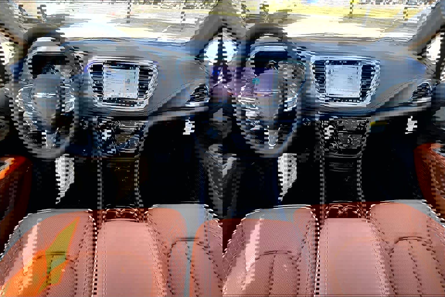 New 2026 Chrysler Pacifica Pinnacle image 5