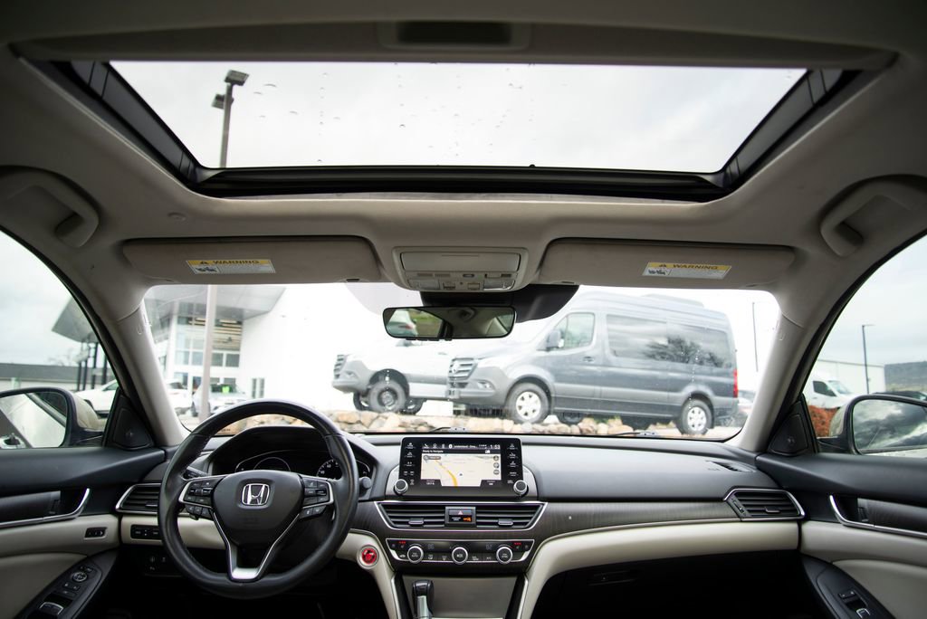 Used 2018 Honda Accord Touring image 18