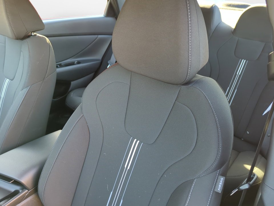 Certified 2025 Hyundai Elantra Sport image 10