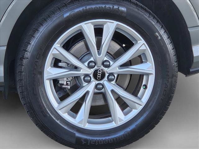 Certified 2025 Audi Q3 2.0T Premium w/ Convenience Package AWD/4WD image 9