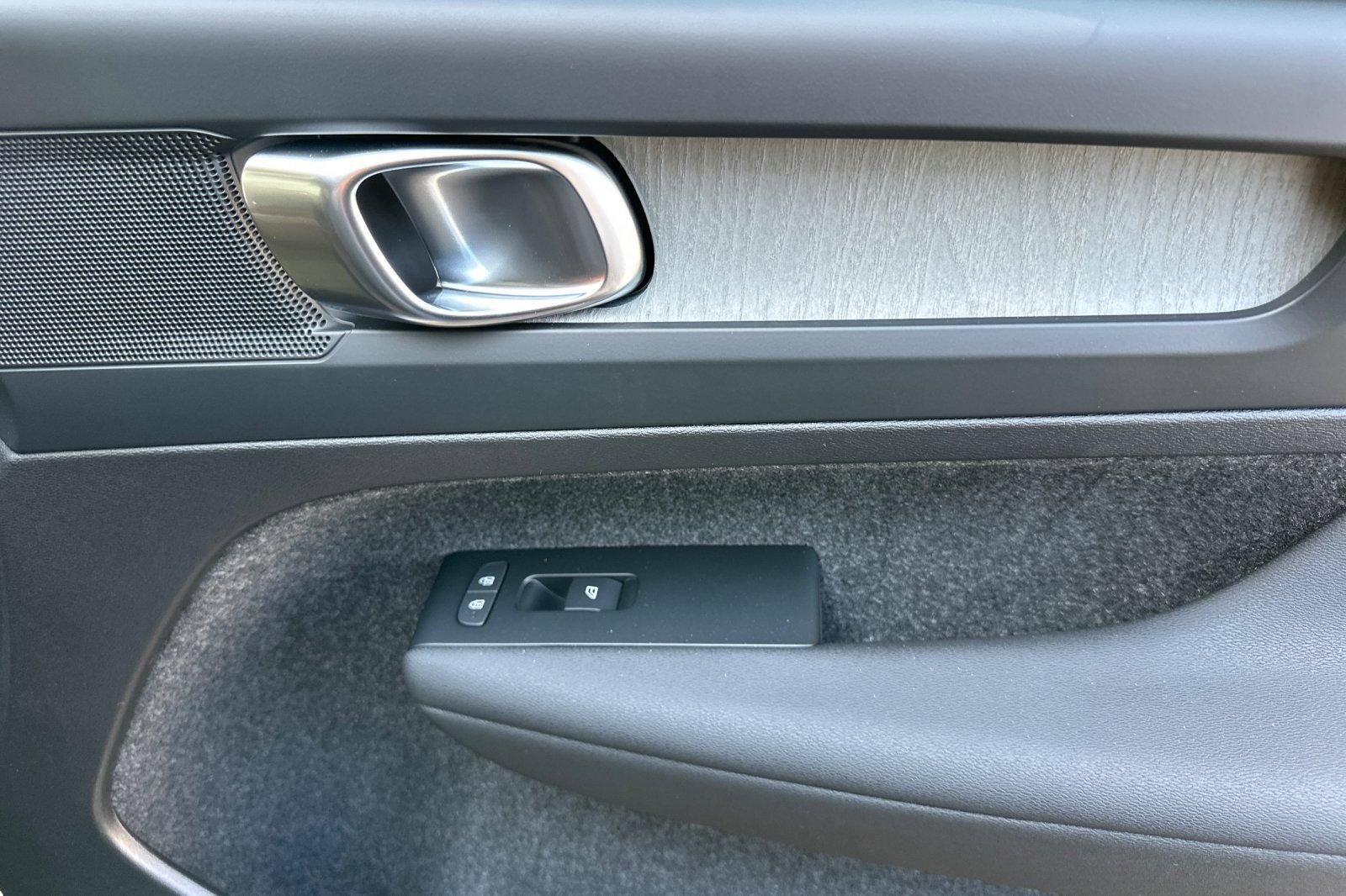 Certified 2026 Volvo XC40 B4 Core w/ Climate Package FWD image 19