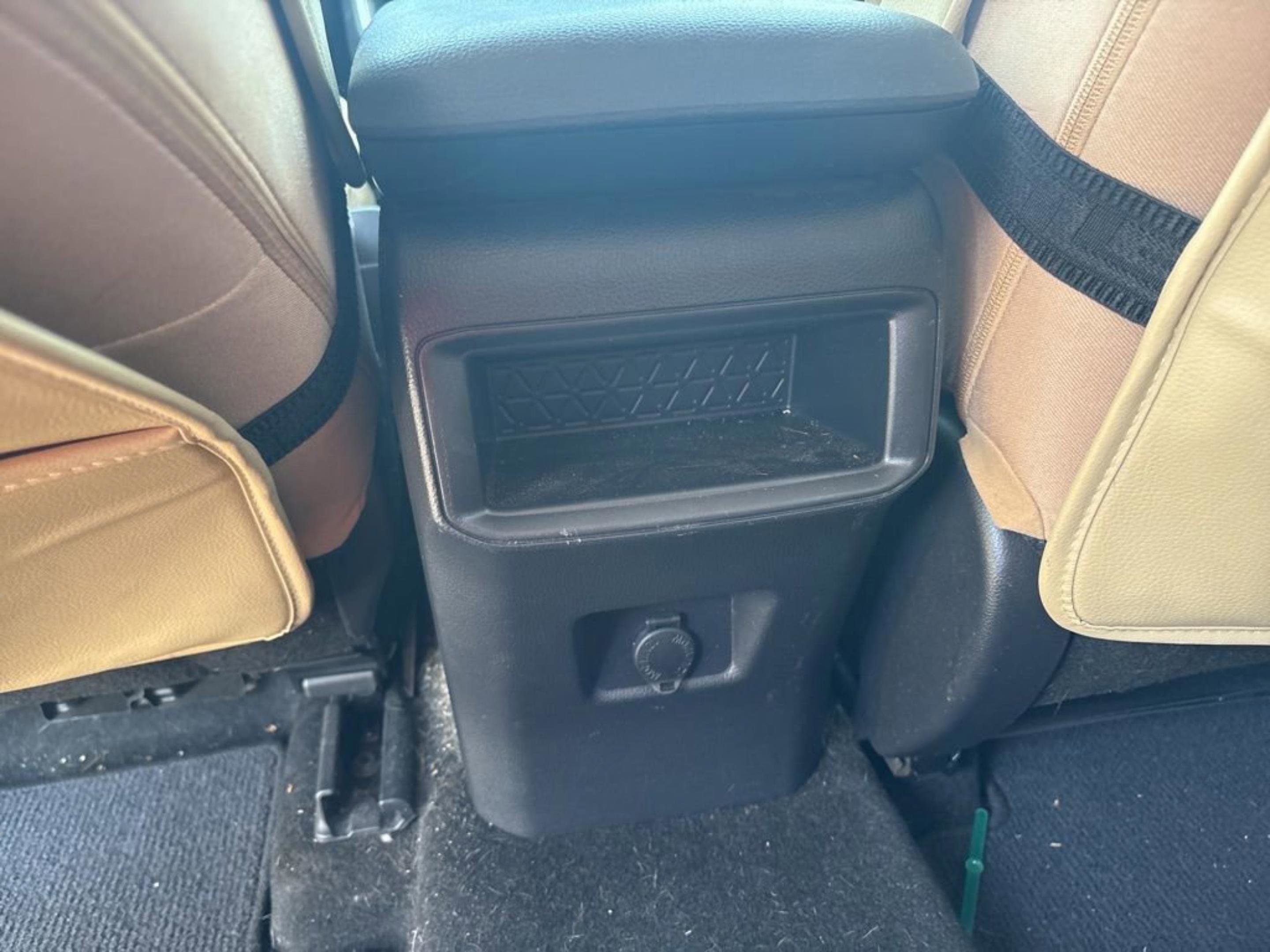 Used 2019 Toyota RAV4 LE FWD image 12