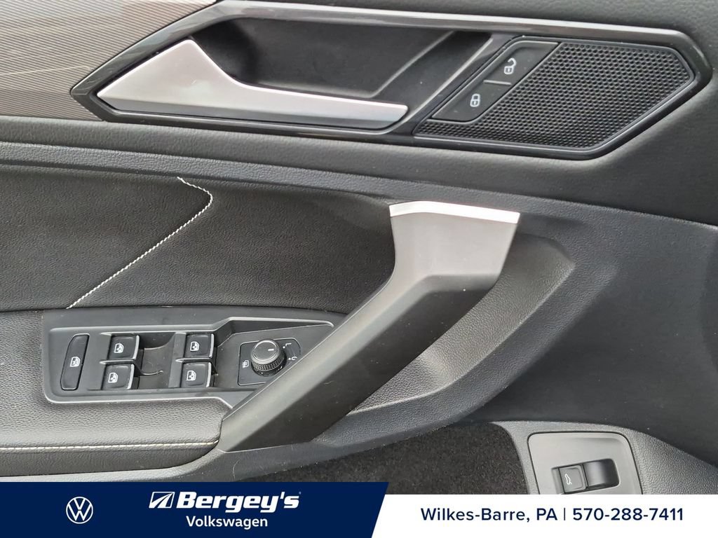 Certified 2023 Volkswagen Tiguan SE w/ Panoramic Sunroof Package FWD image 15