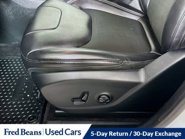 Used 2019 Jeep Cherokee Latitude Plus w/ Comfort/Convenience Group AWD/4WD image 20