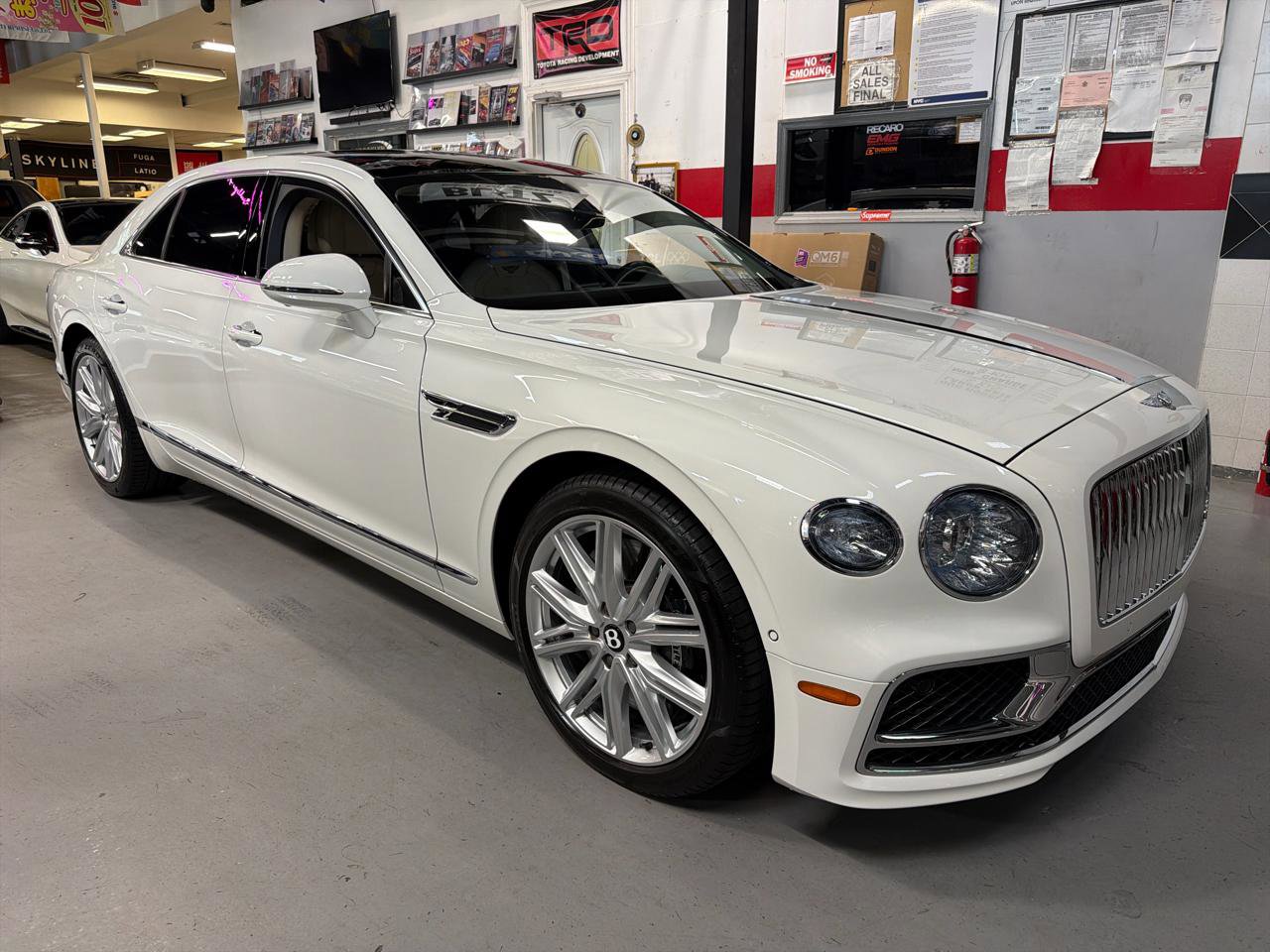 Used 2023 Bentley Flying Spur V8 AWD/4WD image 3