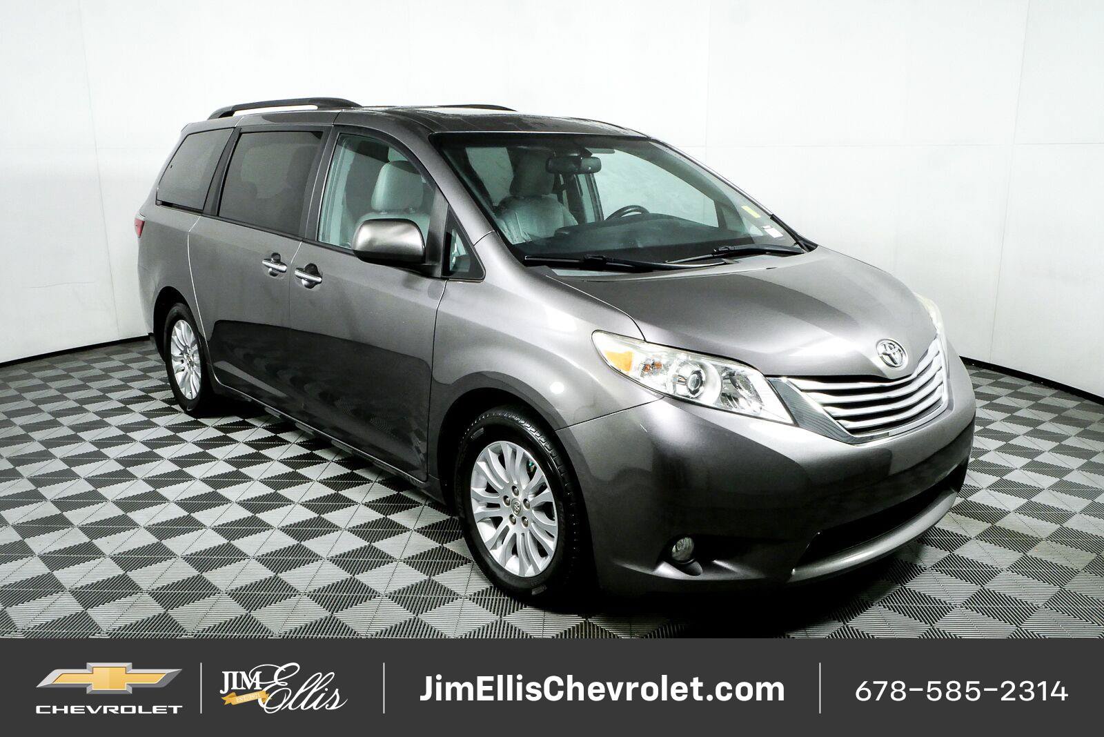 Used 2016 Toyota Sienna XLE FWD image 1