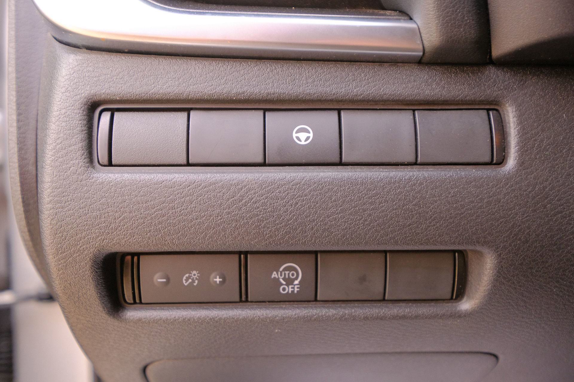 Used 2023 Nissan Rogue SV image 36