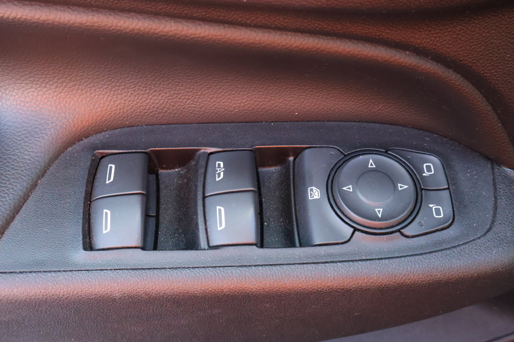 Used 2019 Chevrolet Equinox LT w/ Sun & Navigation Package FWD image 14