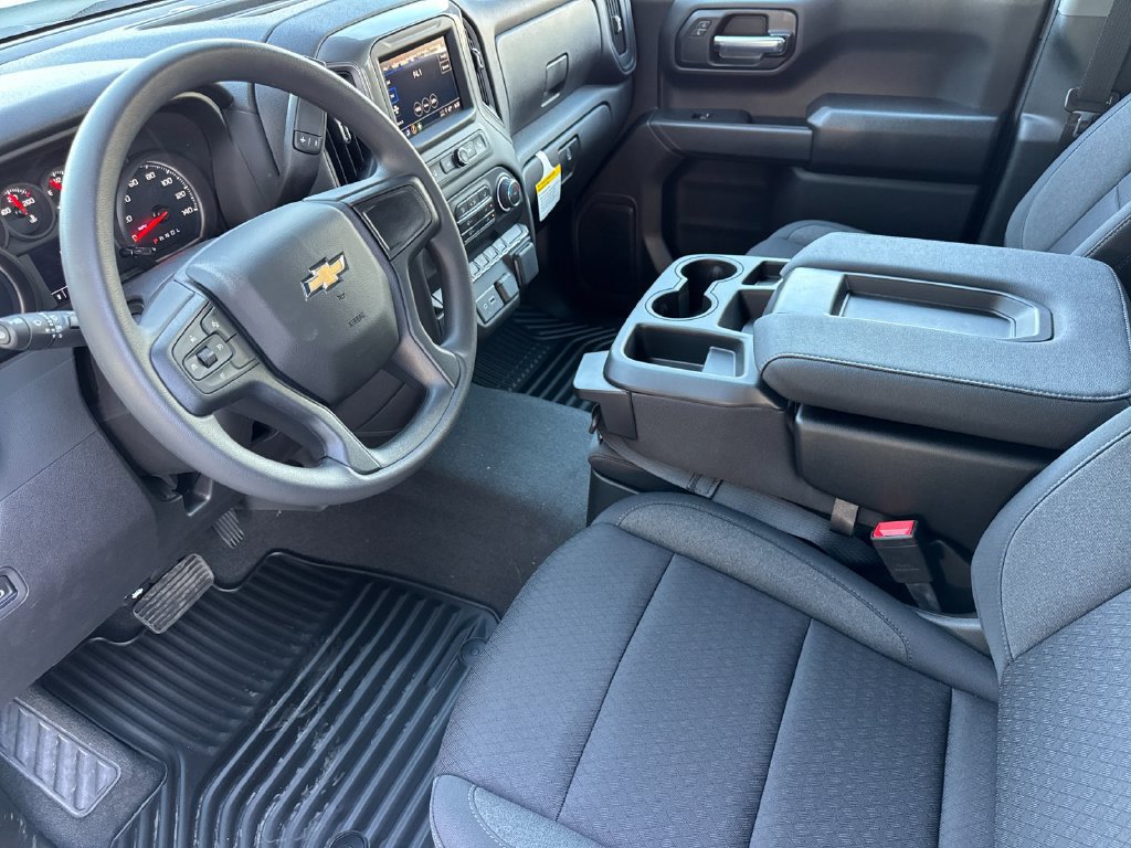 New 2026 Chevrolet Silverado 1500 Custom w/ LPO, Dark Essentials Package RWD image 9