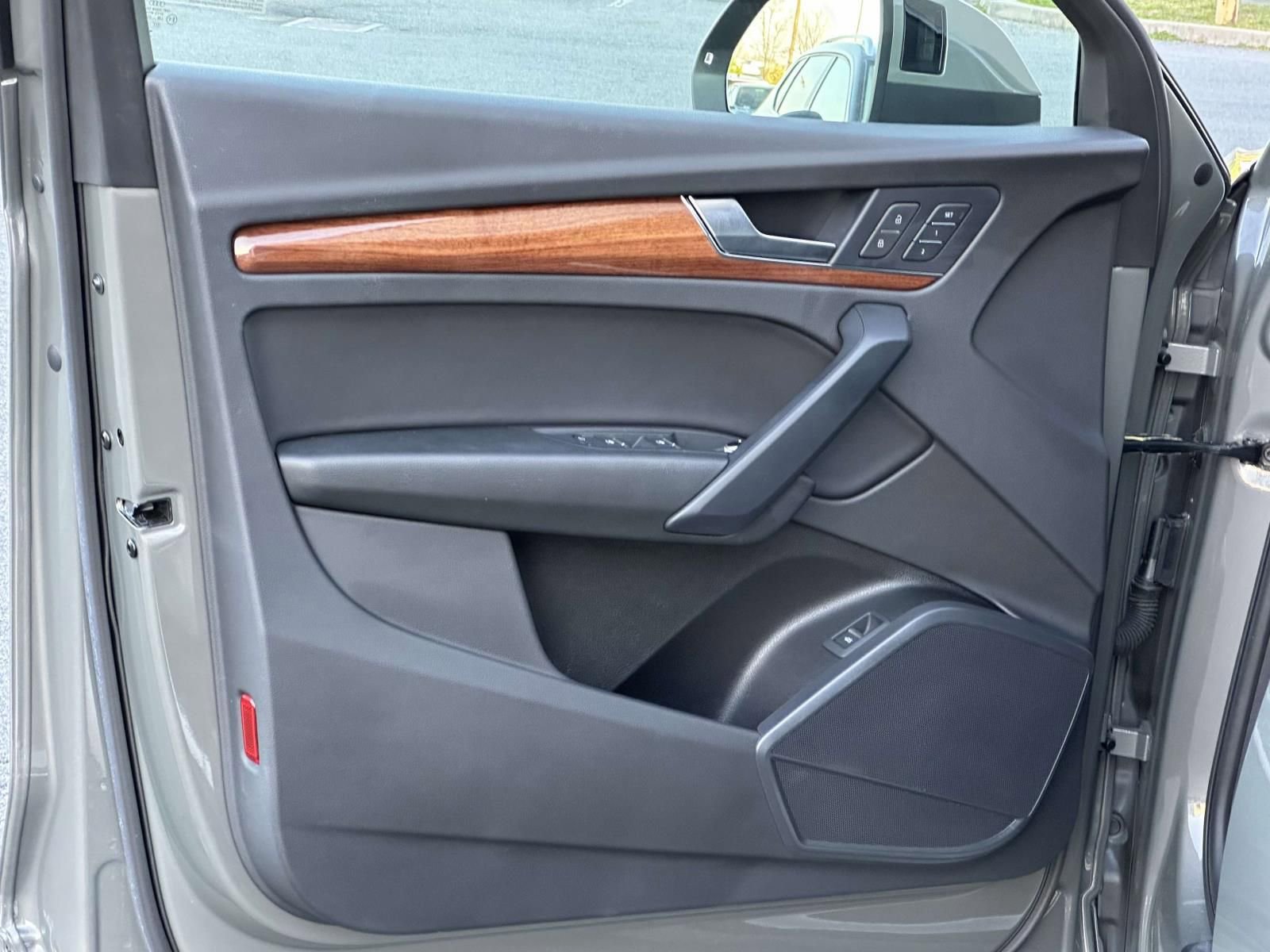 Used 2023 Audi Q5 2.0T Premium w/ Convenience Package image 17