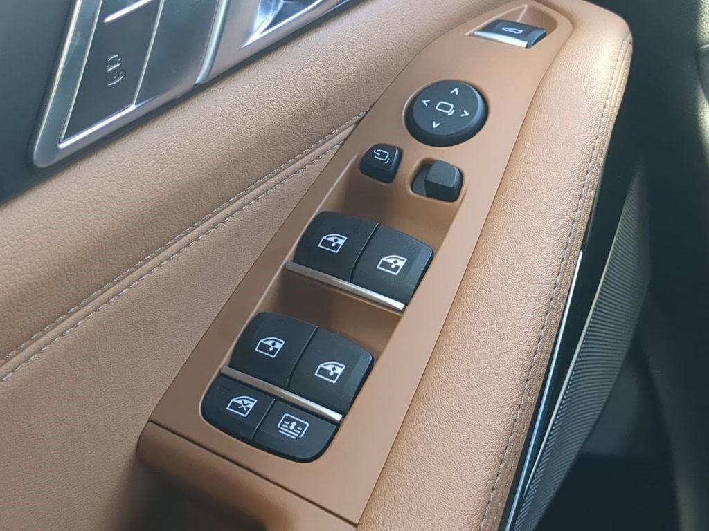 New 2026 BMW X7 M60i image 25