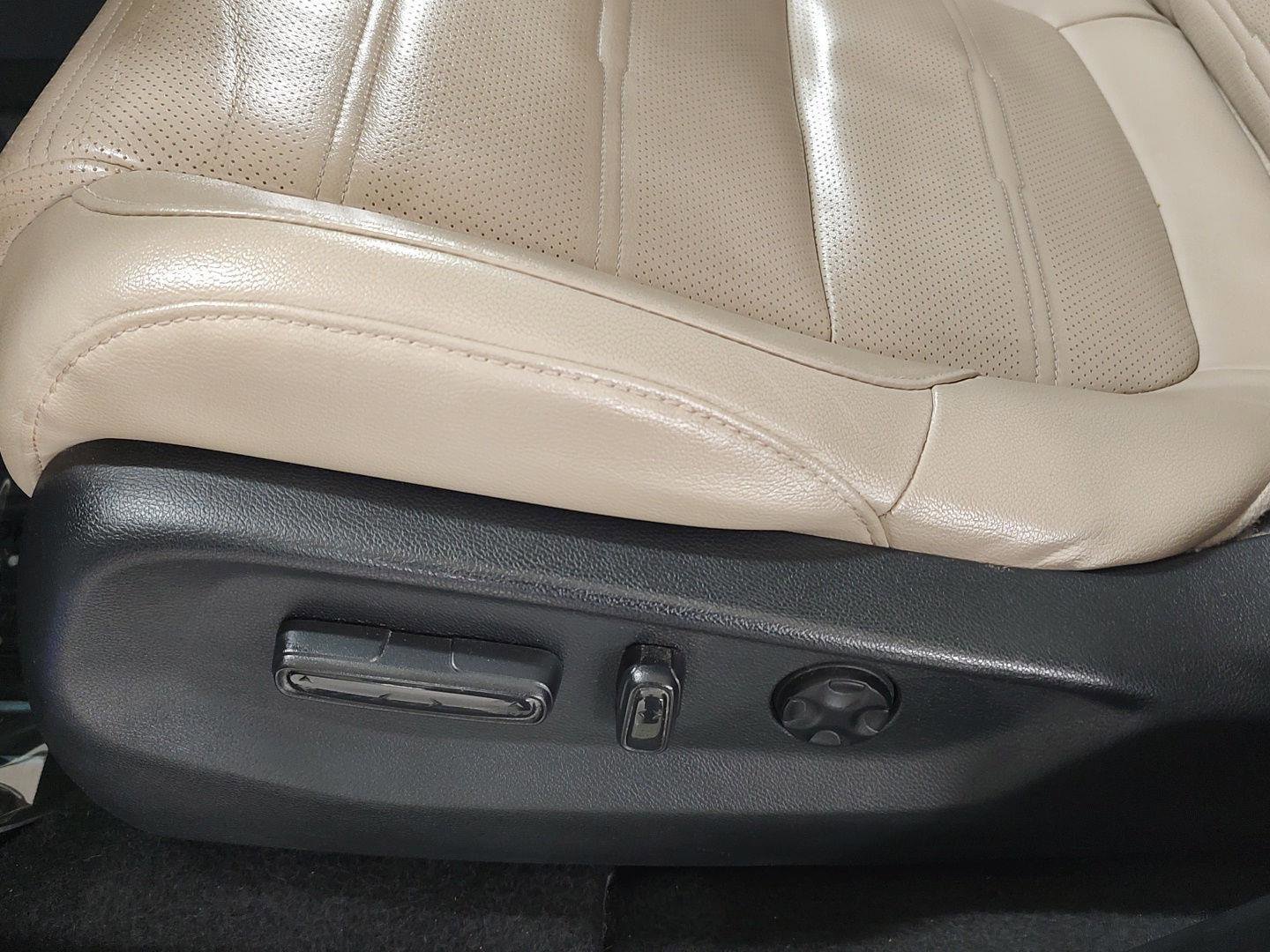 Used 2017 Honda CR-V Touring image 3