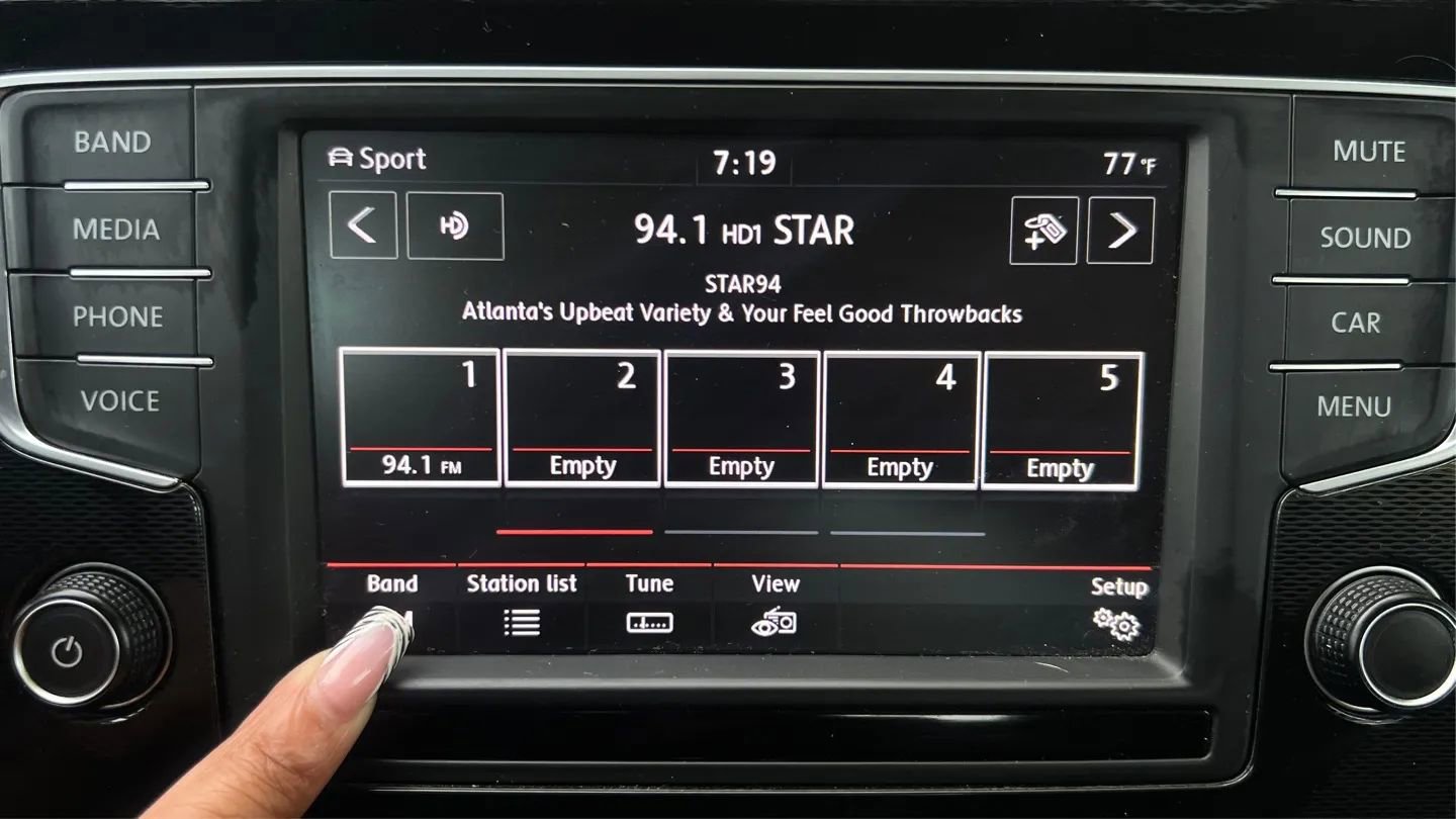 Used 2017 Volkswagen GTI SE FWD image 31