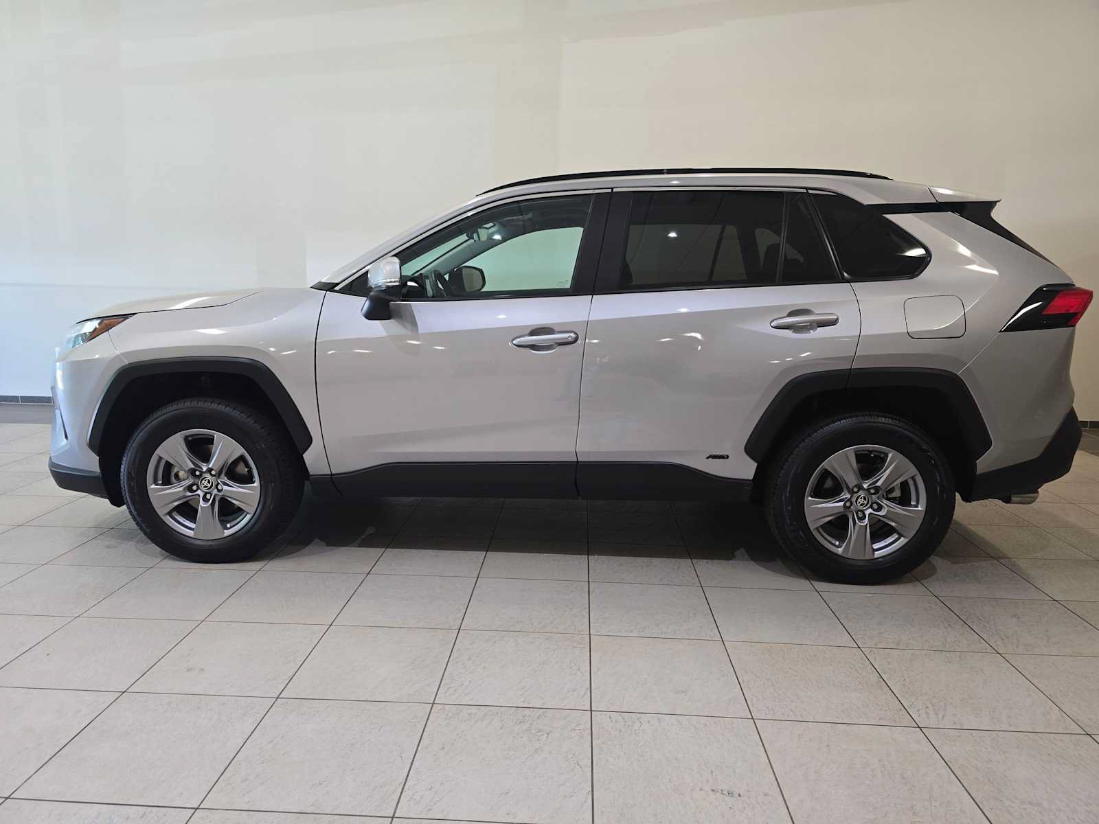 Certified 2022 Toyota RAV4 XLE w/ Convenience Package AWD/4WD image 3