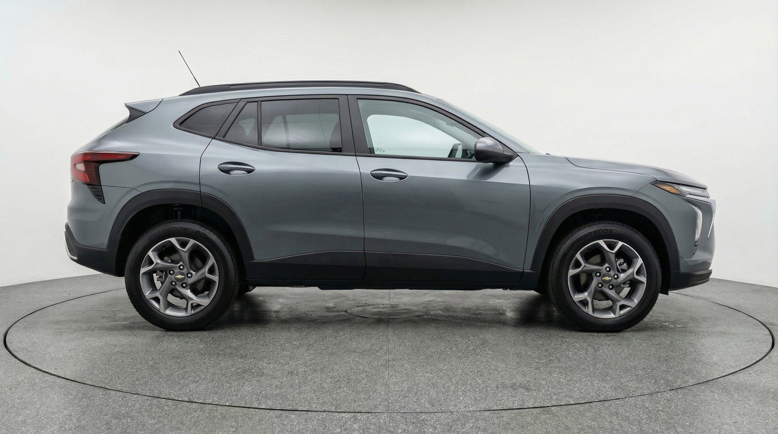 Used 2025 Chevrolet Trax LT w/ LT Convenience Package image 9