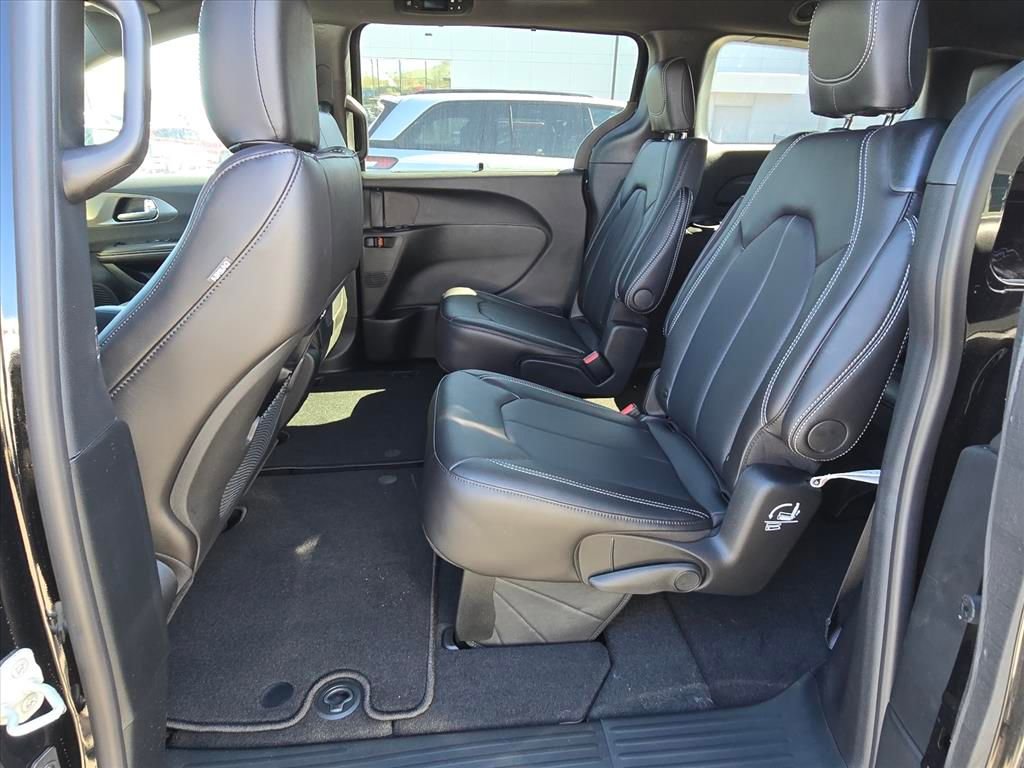 New 2026 Chrysler Pacifica Select FWD image 5