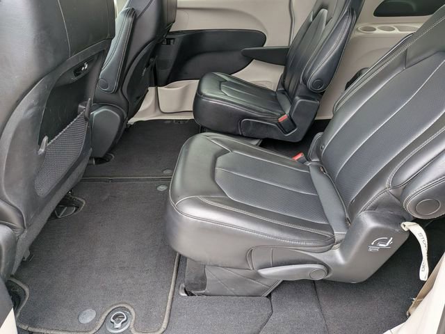 Certified 2023 Chrysler Pacifica Touring-L FWD image 24