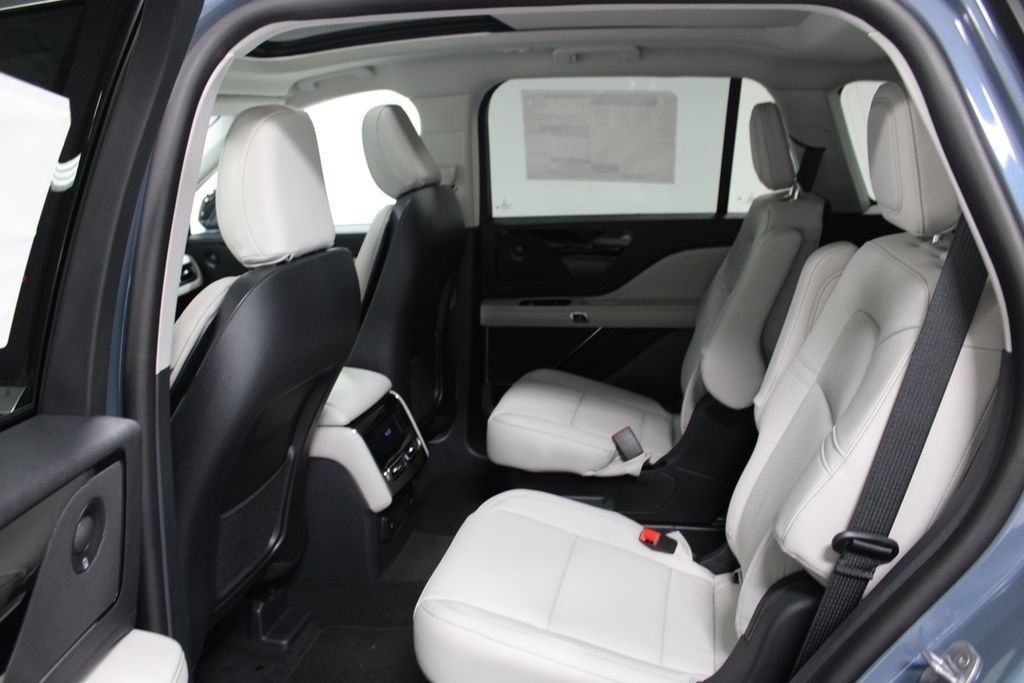 New 2025 Lincoln Aviator 2WD w/ Equipment Group 101A image 25