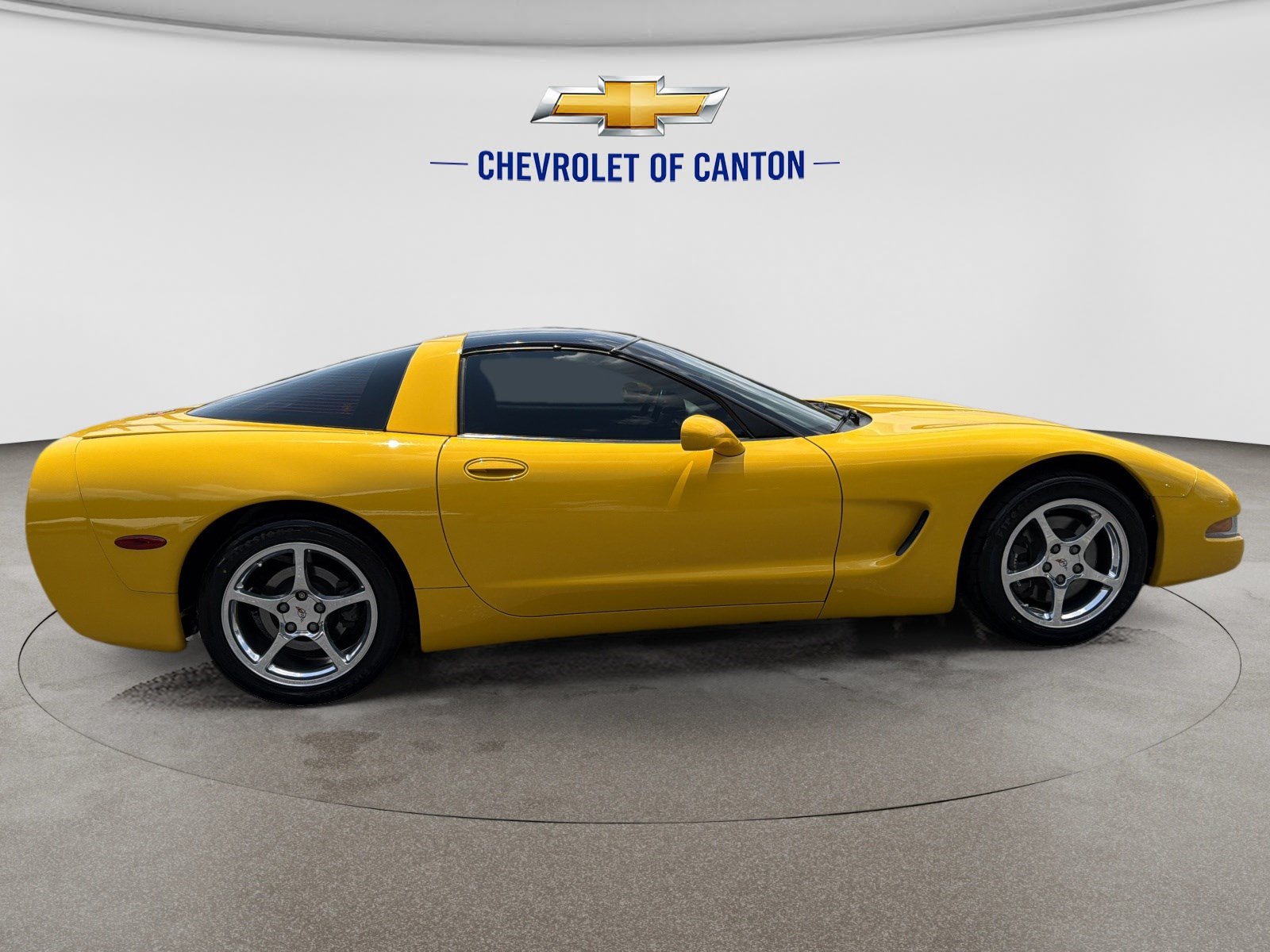Used 2000 Chevrolet Corvette Coupe w/ Roof Pkg RWD image 4
