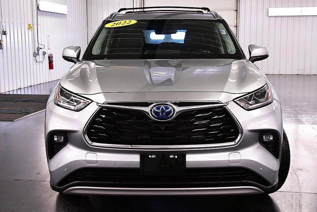 Used 2022 Toyota Highlander Platinum image 2