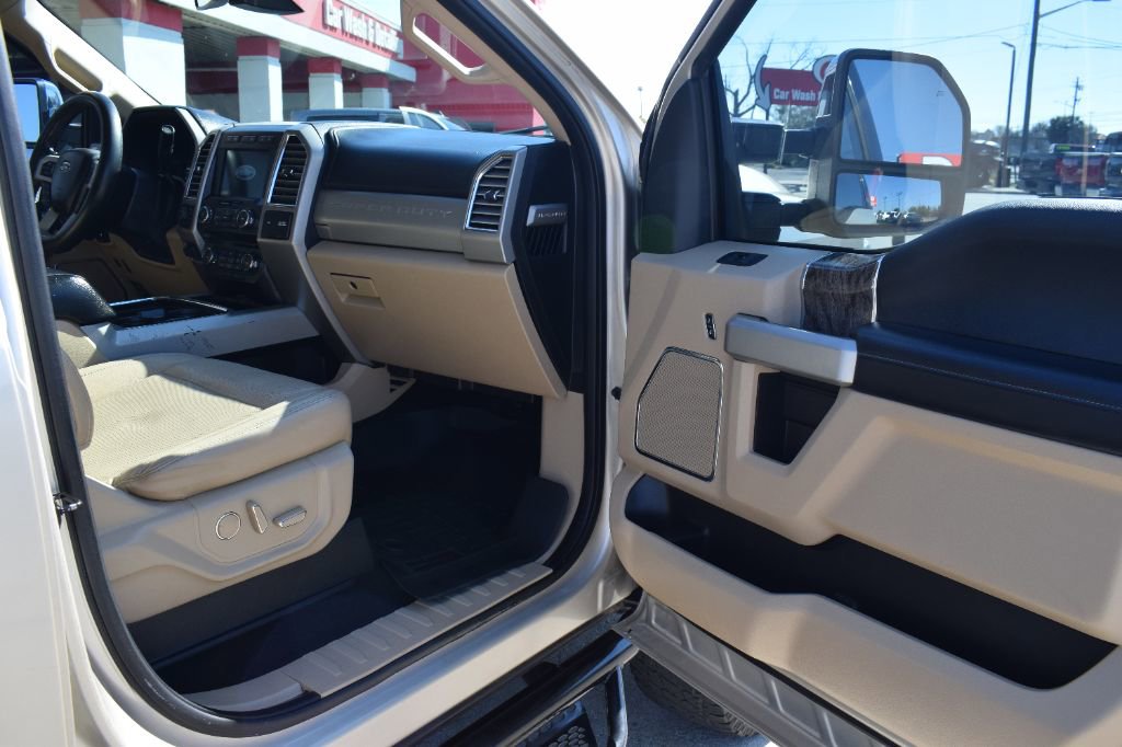 Used 2017 Ford F250 Lariat w/ Lariat Ultimate Package AWD/4WD image 12