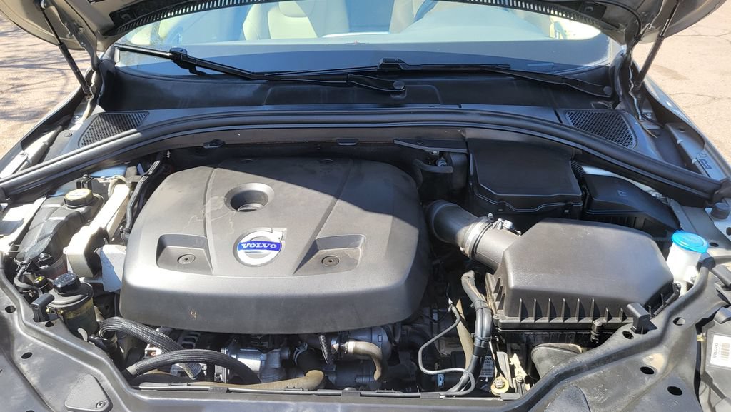 Used 2015 Volvo XC60 T5 Premier w/ Protection Package FWD image 40