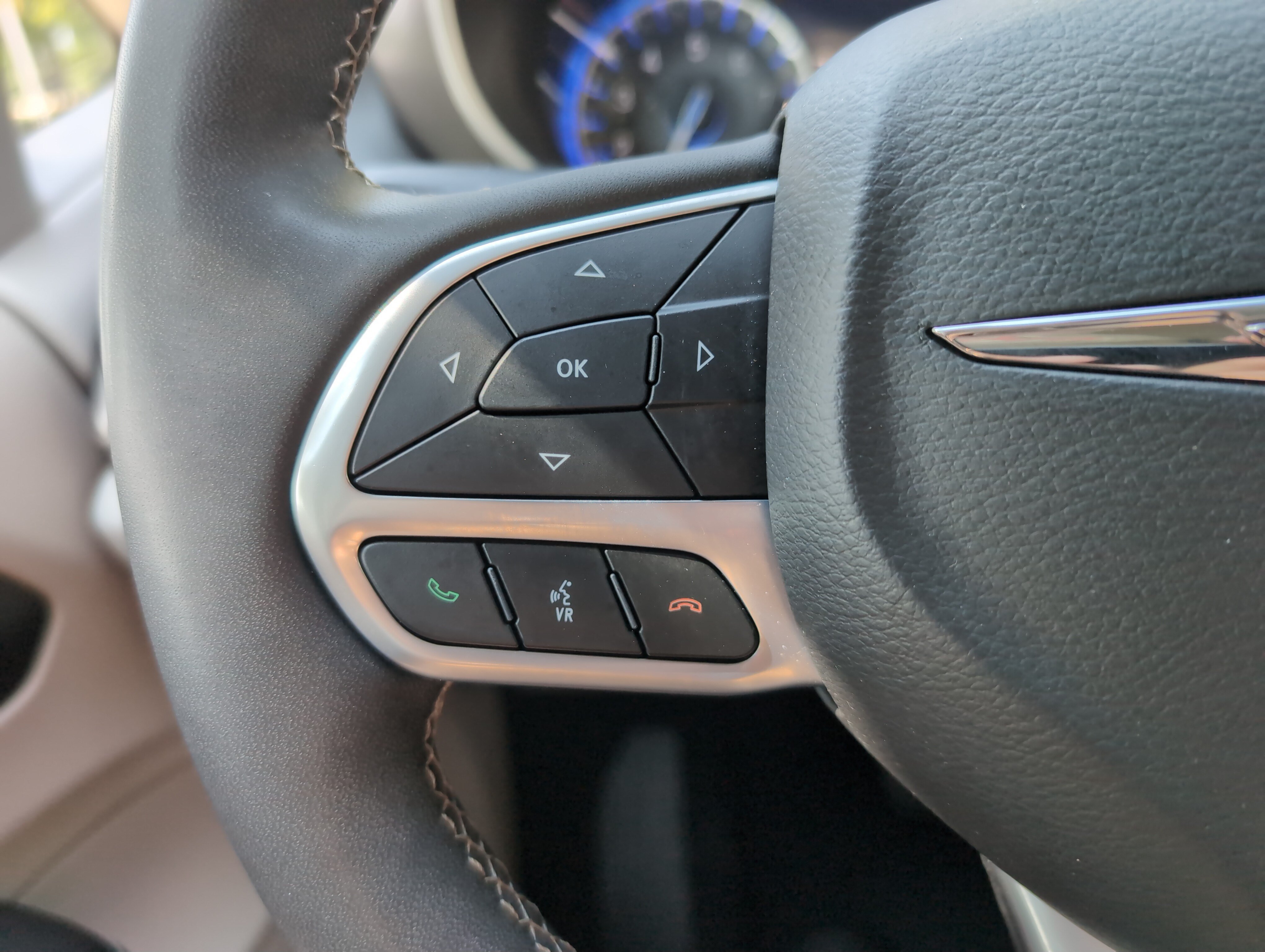 Used 2024 Chrysler Pacifica Touring-L FWD image 19