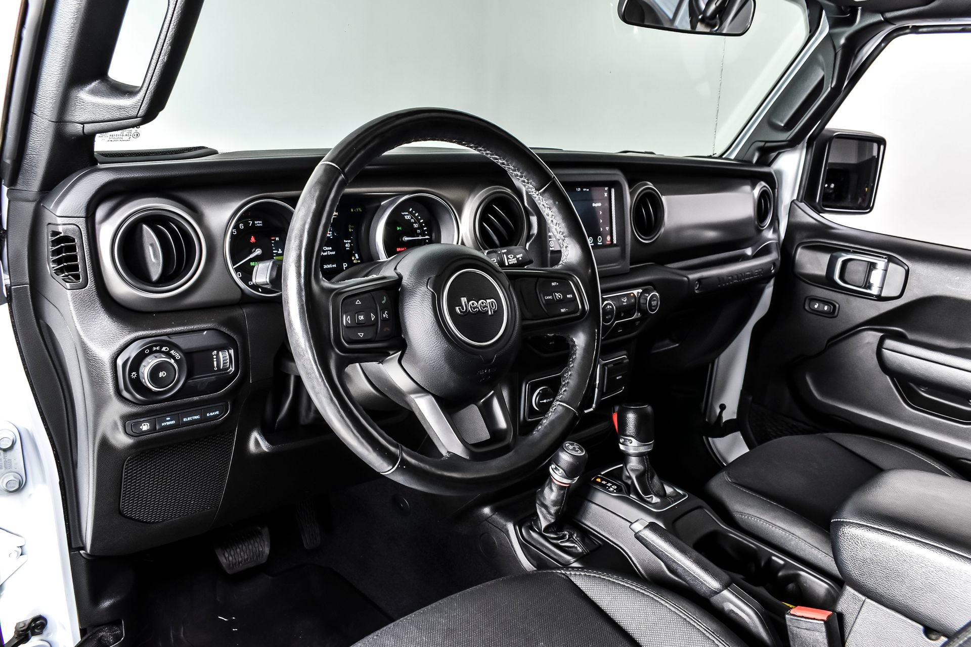 Used 2023 Jeep Wrangler Unlimited w/ Cold Weather Group AWD/4WD image 18