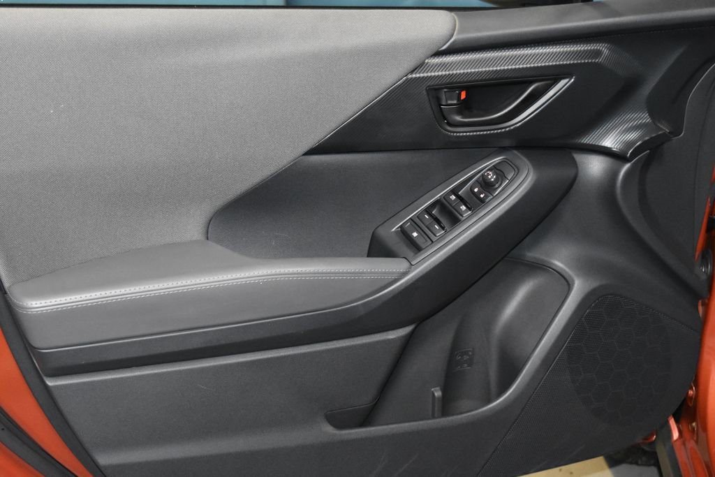 Used 2025 Subaru Crosstrek 2.0i Premium image 4