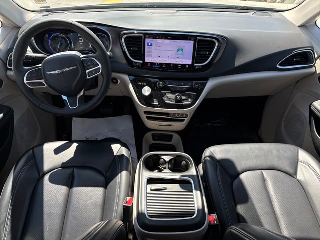 Used 2023 Chrysler Pacifica Touring-L image 12