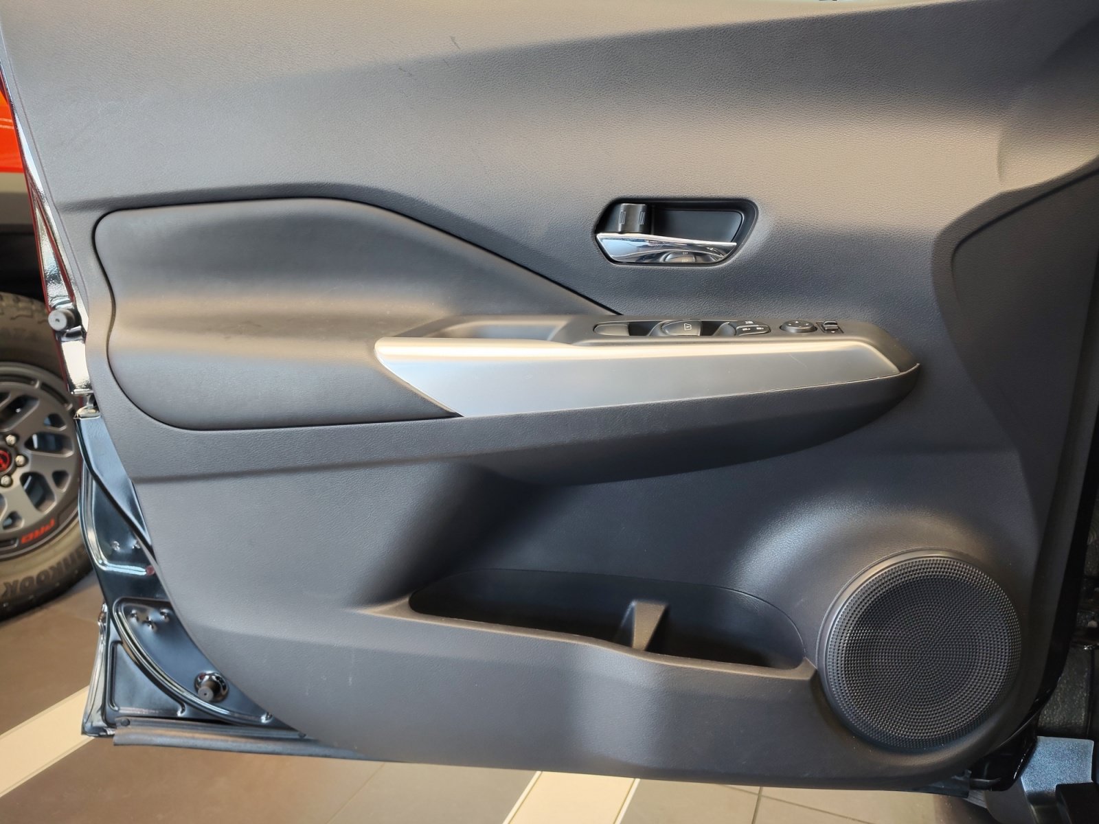 Used 2019 Nissan Kicks SR w/ SR Premium Package FWD image 27