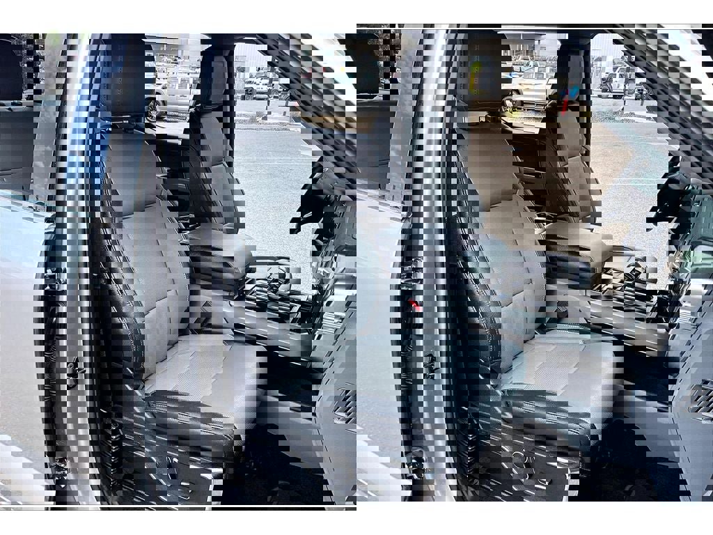 Used 2022 Ford F150 Lariat w/ Equipment Group 502A High AWD/4WD image 8