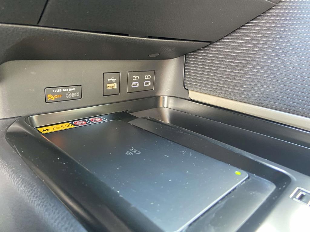 Used 2025 Toyota Camry SE w/ Convenience Package FWD image 25