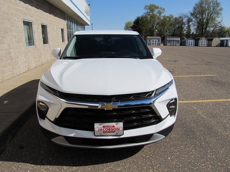 Used 2025 Chevrolet Blazer LT AWD/4WD image 2