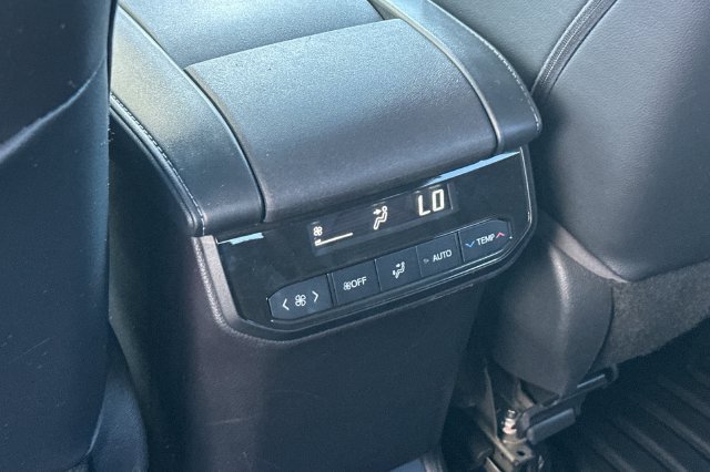 Used 2023 Toyota Highlander XSE AWD/4WD image 16