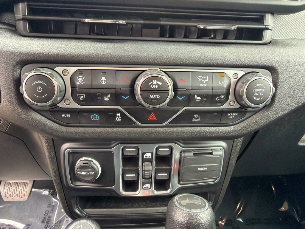Used 2024 Jeep Wrangler Unlimited w/ Convenience Group AWD/4WD image 28