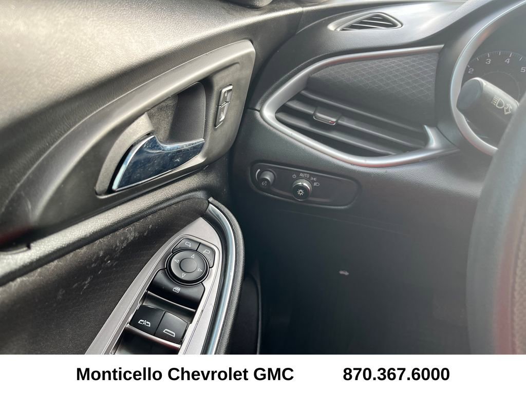 Used 2022 Chevrolet Malibu LT FWD image 15