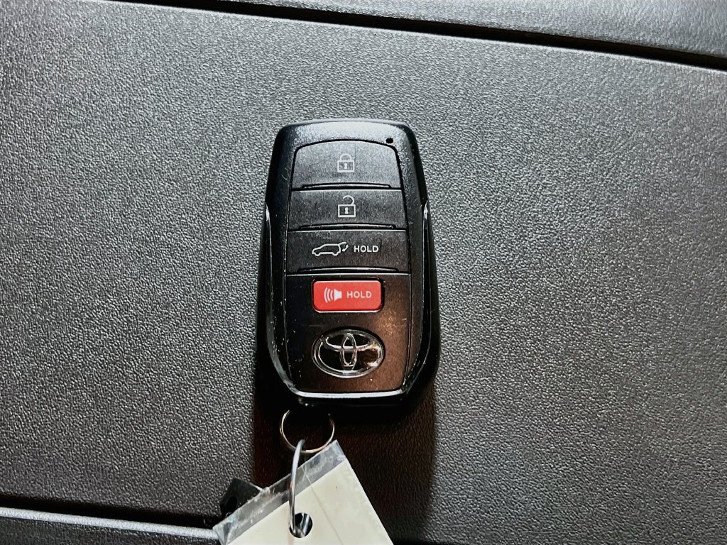 Used 2026 Toyota Highlander XLE AWD/4WD image 33