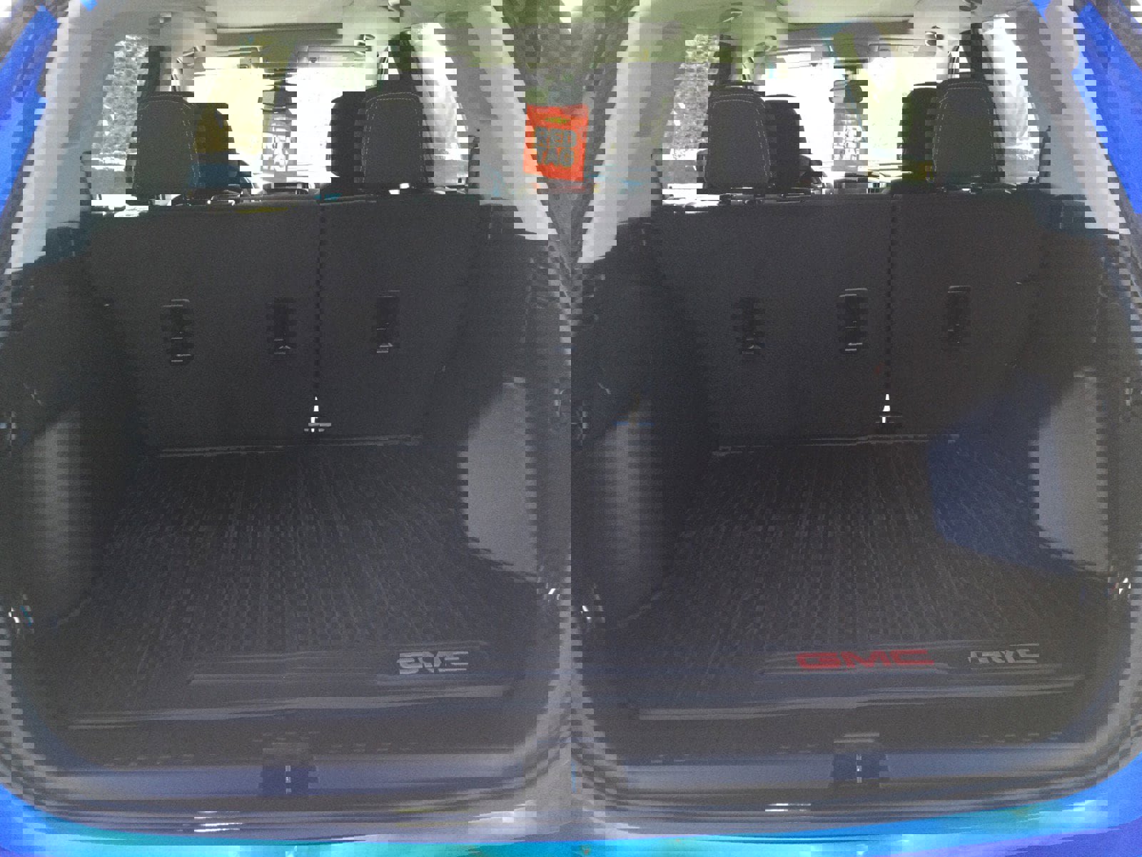 Used 2024 GMC Terrain SLE w/ Driver Convenience Package image 9