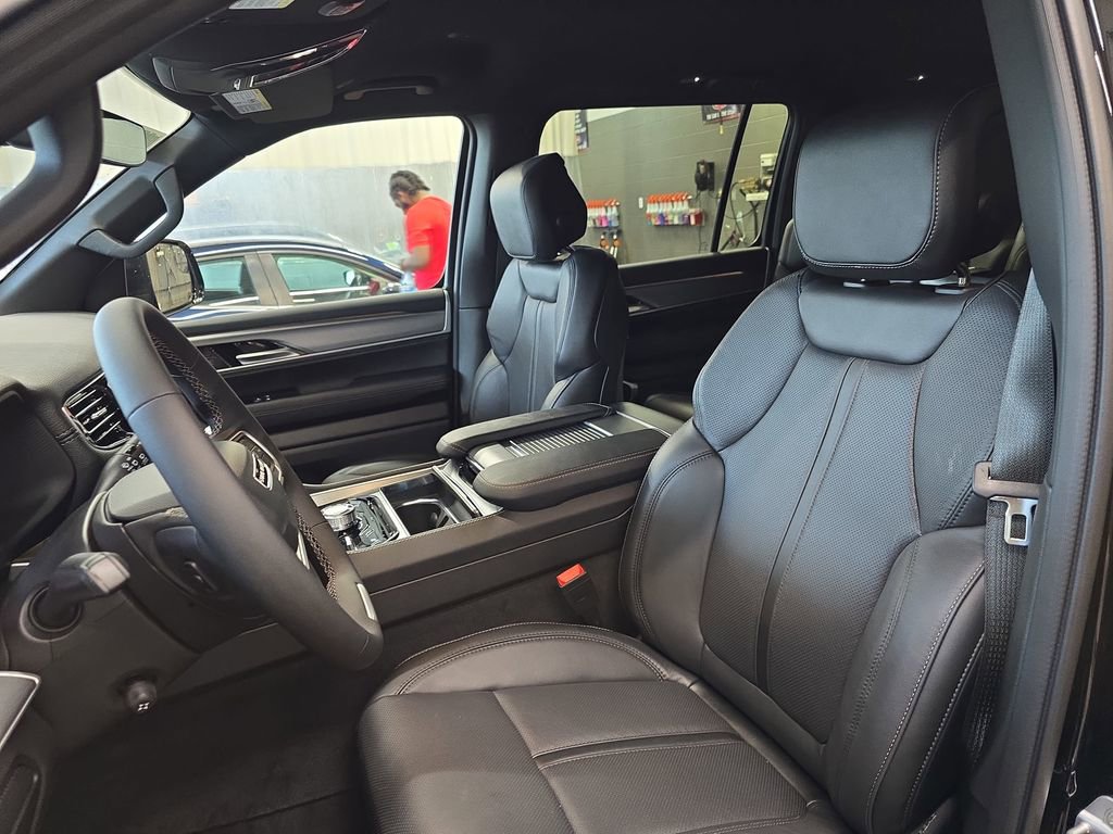 New 2026 Jeep Grand Wagoneer Limited AWD/4WD image 16