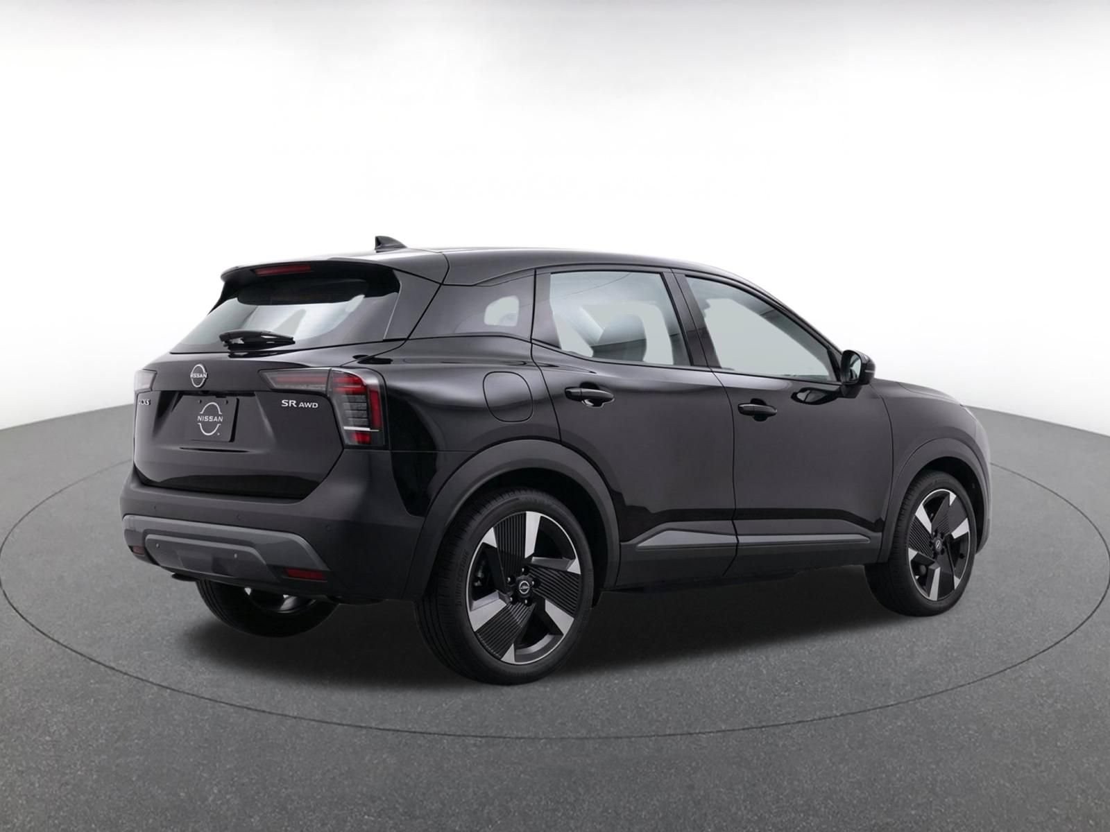 Used 2026 Nissan Kicks SR AWD/4WD image 8