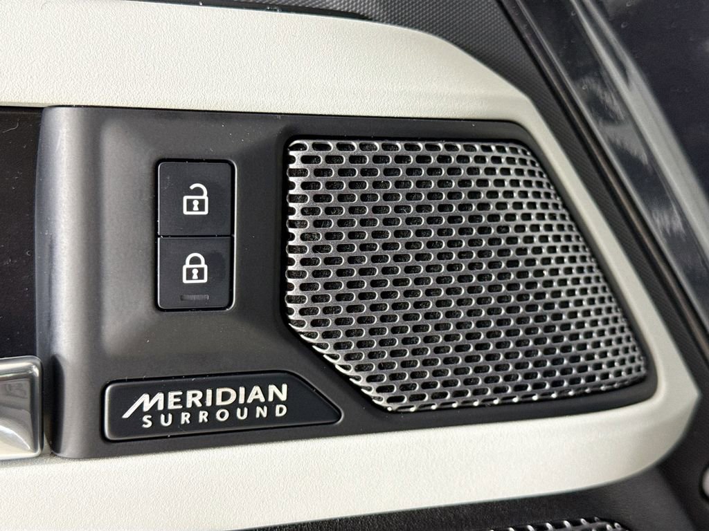 Used 2023 Land Rover Defender 110 X-Dynamic SE AWD/4WD image 23