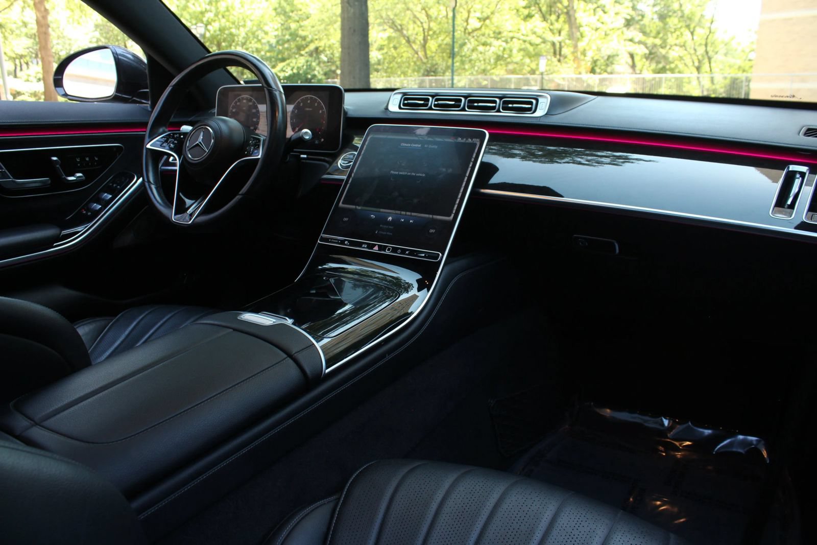 Used 2022 Mercedes-Benz S 580 4MATIC Sedan w/ AMG Line Package image 26