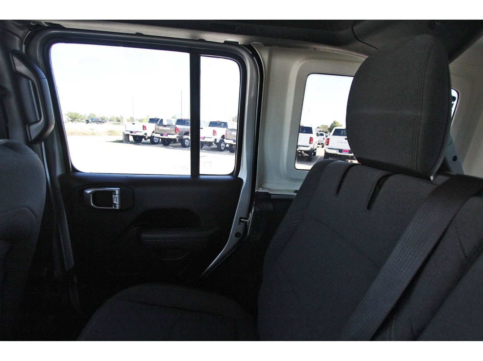 Used 2024 Jeep Wrangler Unlimited image 14