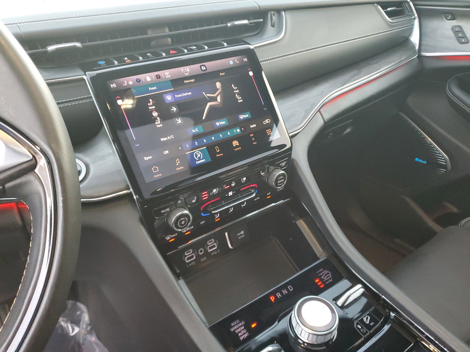 Used 2024 Jeep Grand Cherokee Overland w/ Advanced Protech Group III image 29