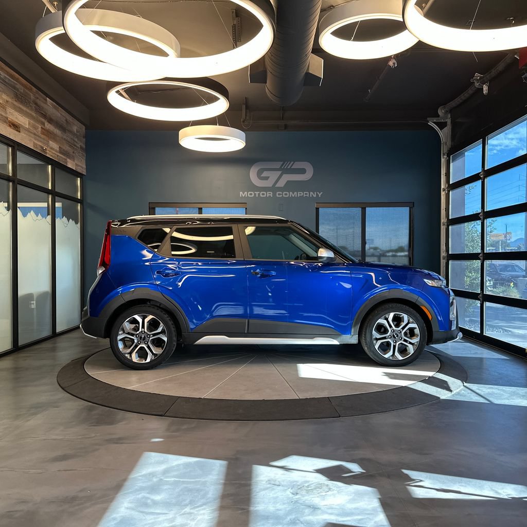 Used 2022 Kia Soul X-Line FWD image 2