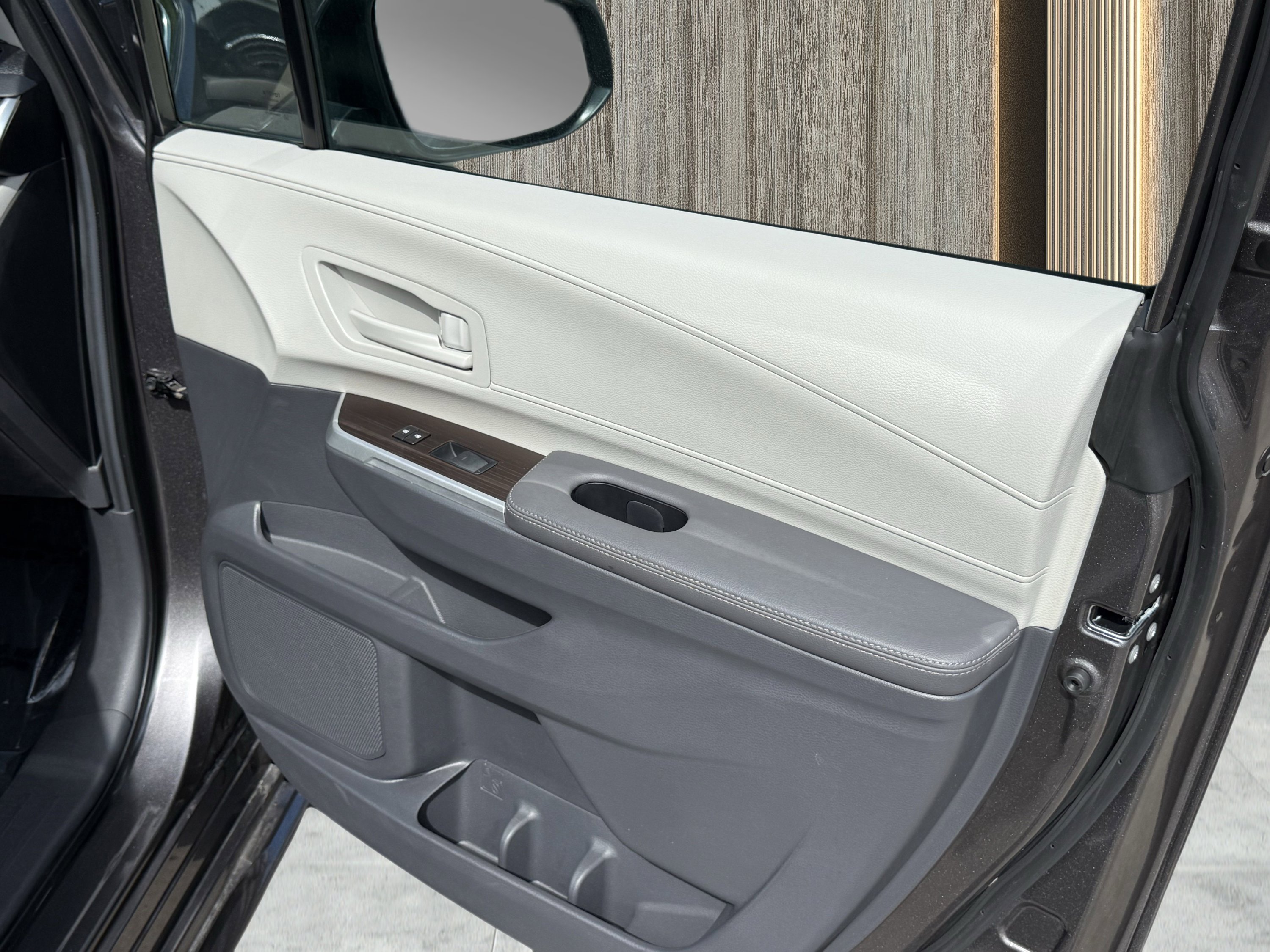 Used 2024 Toyota Sienna LE image 46