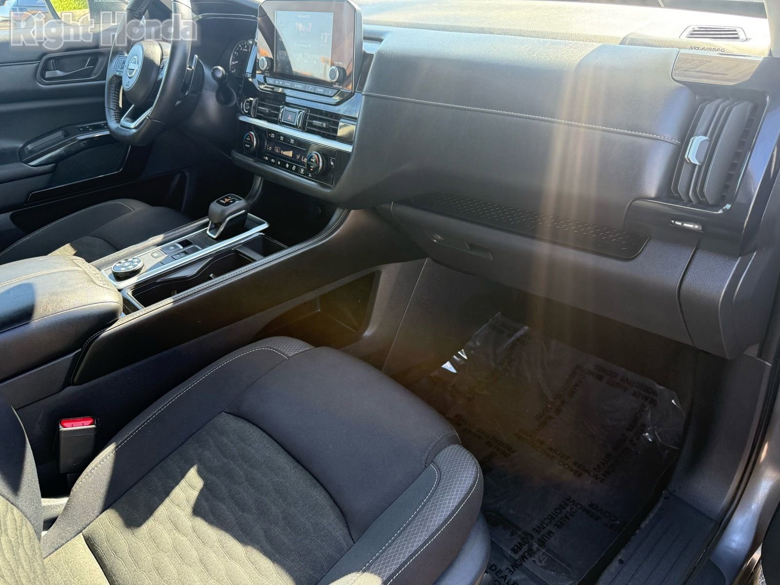 Used 2024 Nissan Pathfinder SV image 31