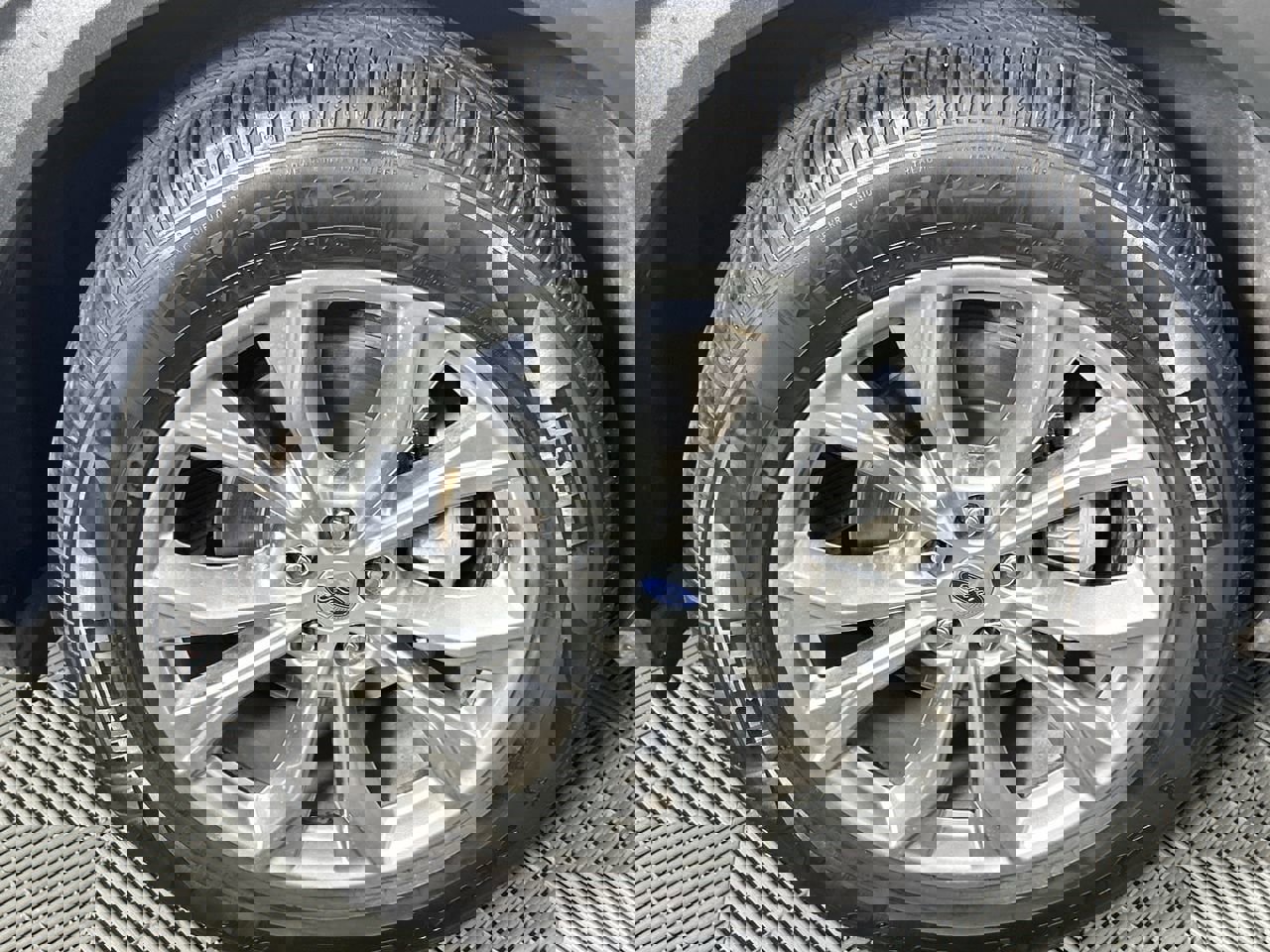 Used 2022 Ford Explorer XLT w/ Equipment Group 202A image 9