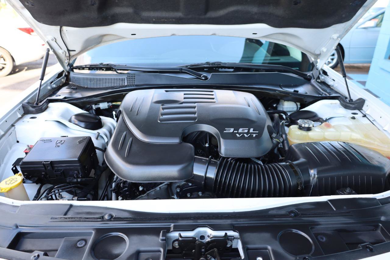 Used 2015 Chrysler 300 Limited RWD image 15